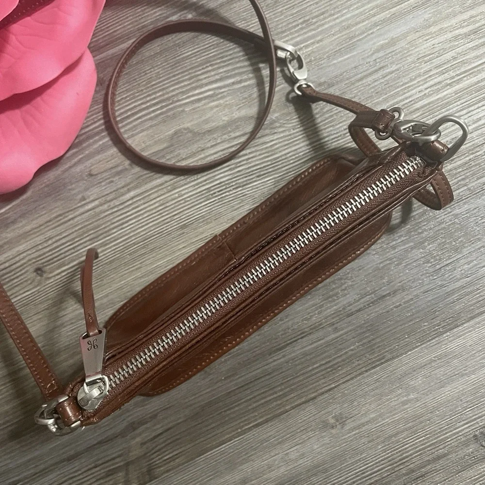 HOBO Cadence Leather CONVERTIBLE Crossbody Wristlet Shoulder Clutch In New Penny